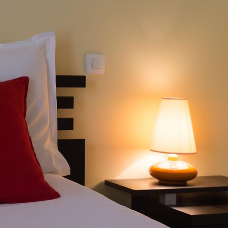Hotel The Originals Pic Epeiche Montbazon Esterno foto
