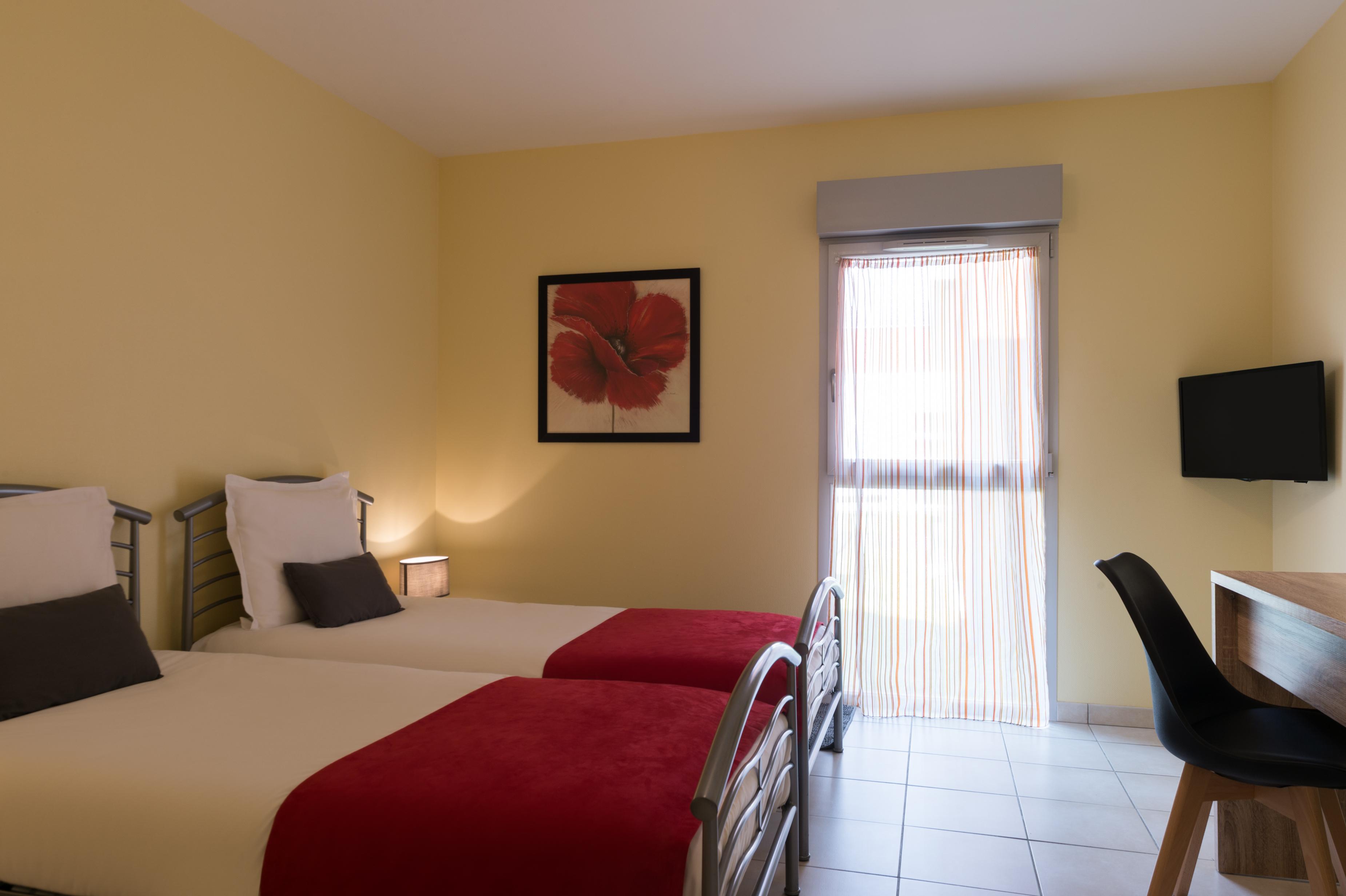 Hotel The Originals Pic Epeiche Montbazon Esterno foto