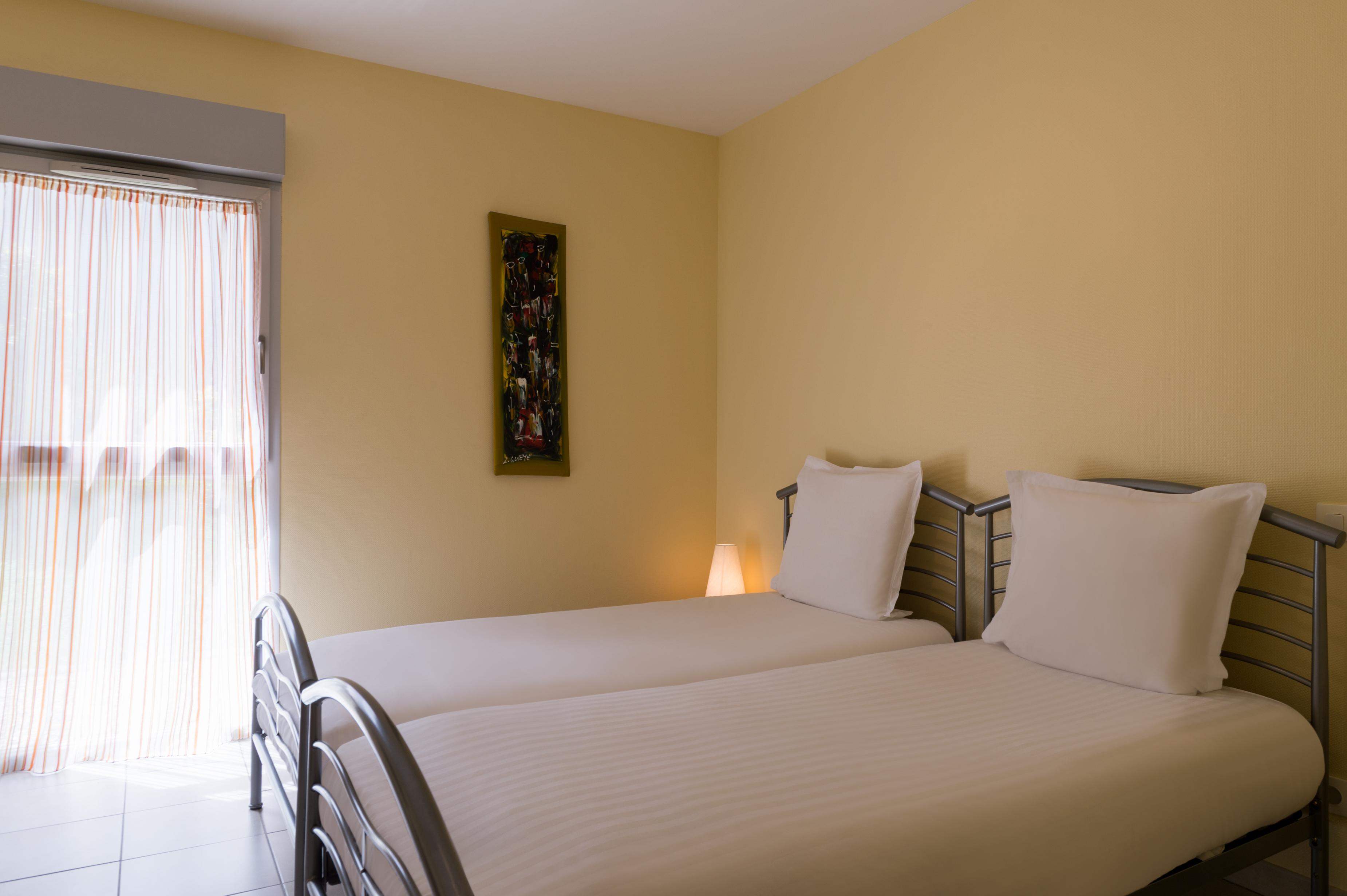 Hotel The Originals Pic Epeiche Montbazon Esterno foto