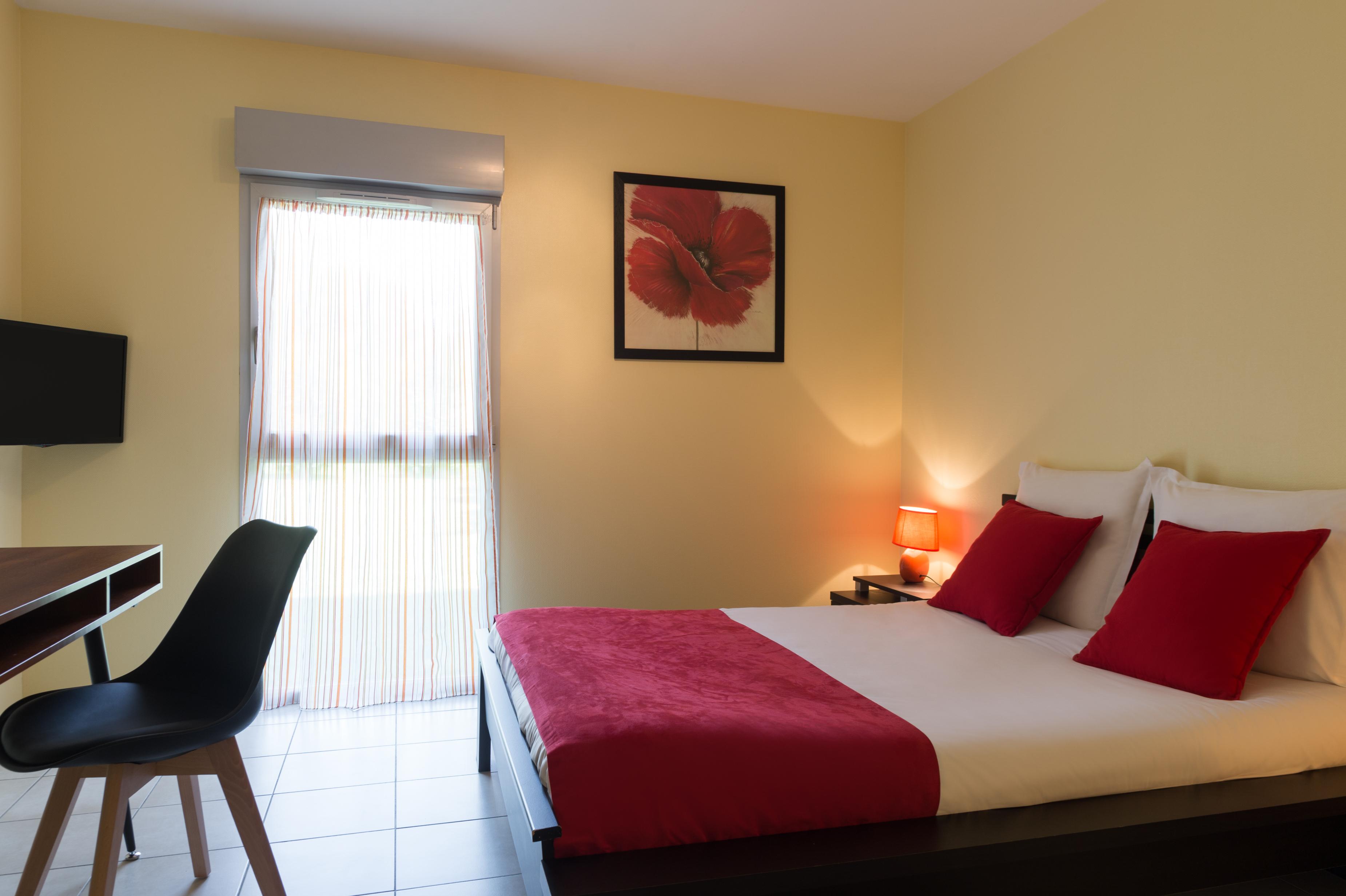 Hotel The Originals Pic Epeiche Montbazon Esterno foto