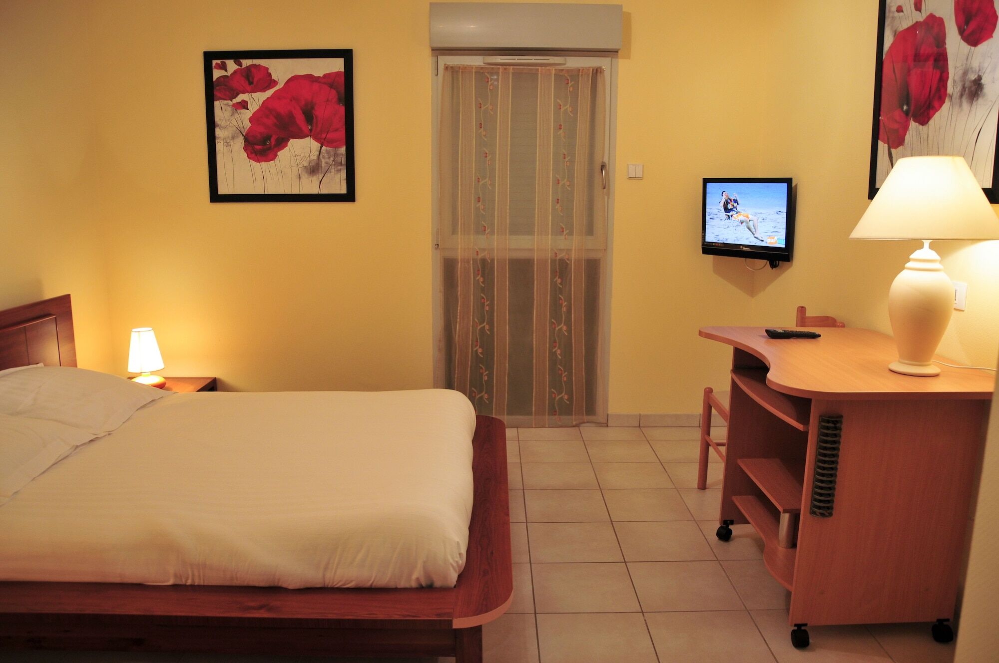 Hotel The Originals Pic Epeiche Montbazon Esterno foto