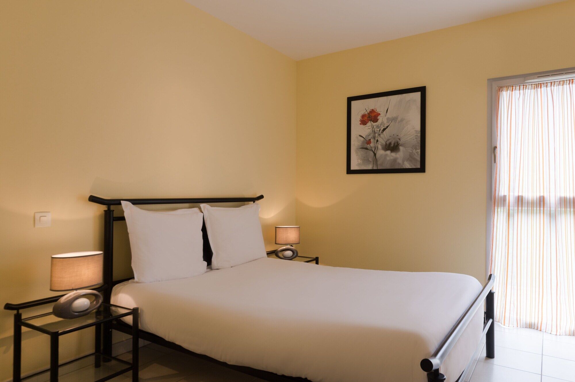Hotel The Originals Pic Epeiche Montbazon Esterno foto