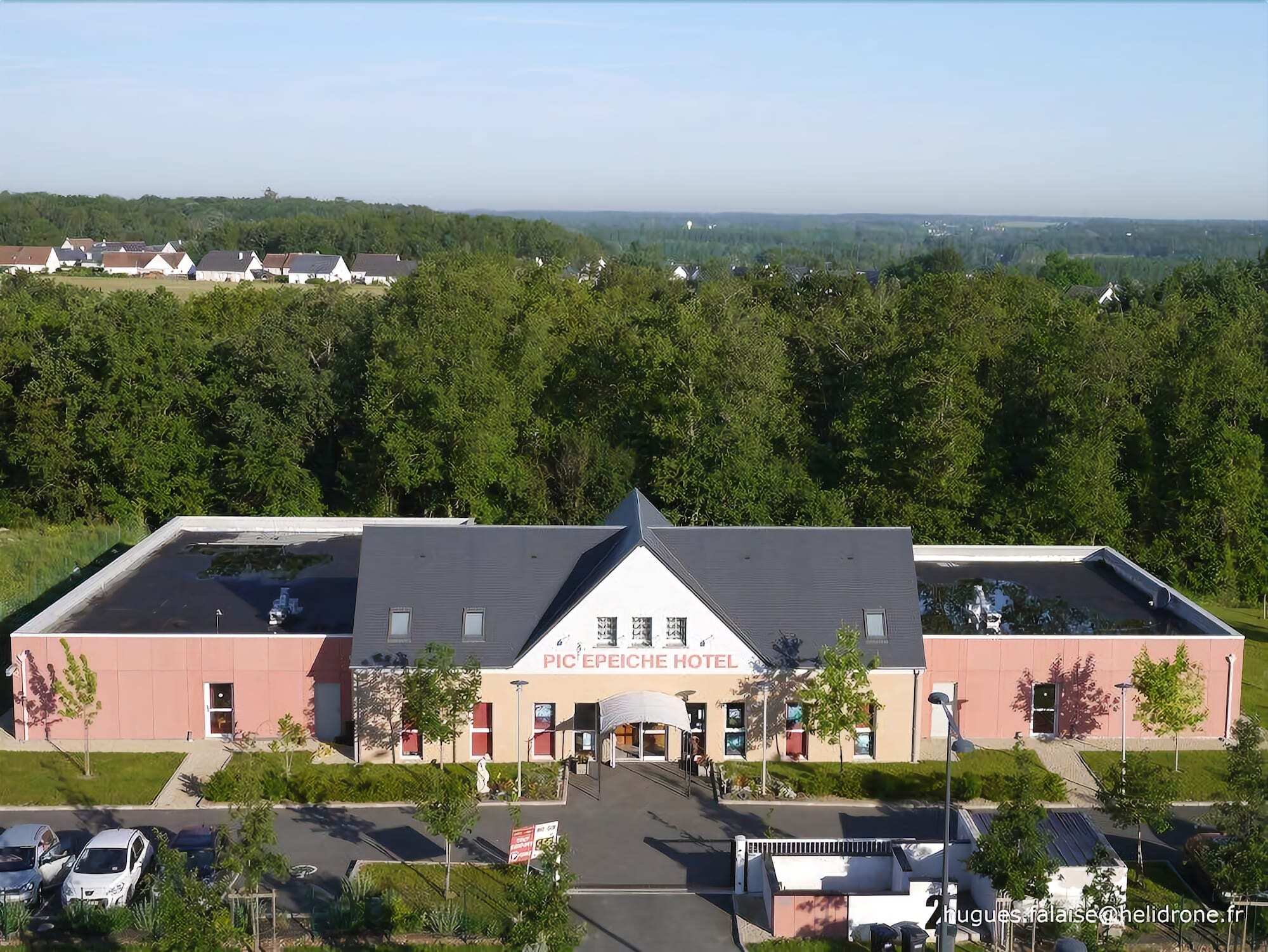 Hotel The Originals Pic Epeiche Montbazon Esterno foto